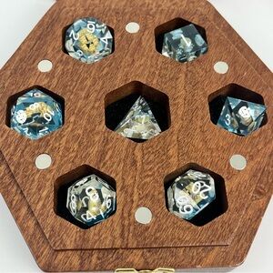 GamerNexus 7 Piece Premium Dice Set And Wooden Box